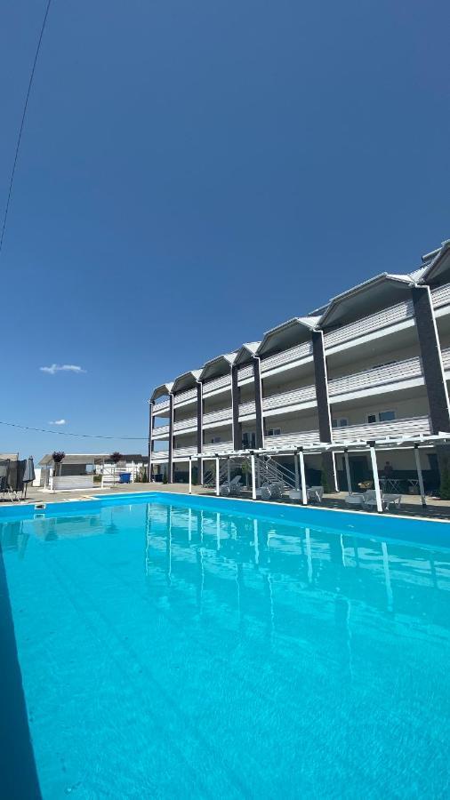 Lazurit Family Hotel Lazurne Exteriör bild